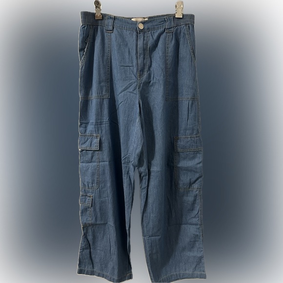 Almost Famous Wide Leg Cargo Pants - Picture 1 of 3